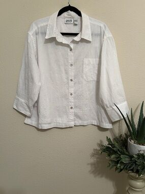 Chico's White Textured Button-Front Shirt